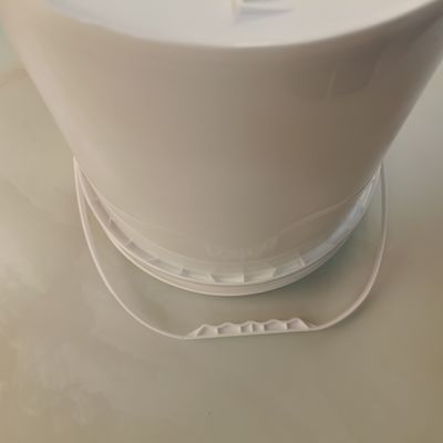 Putih Hitam 10L Bucket Plastik Bulat Bahan PP Dengan Tutup Segel