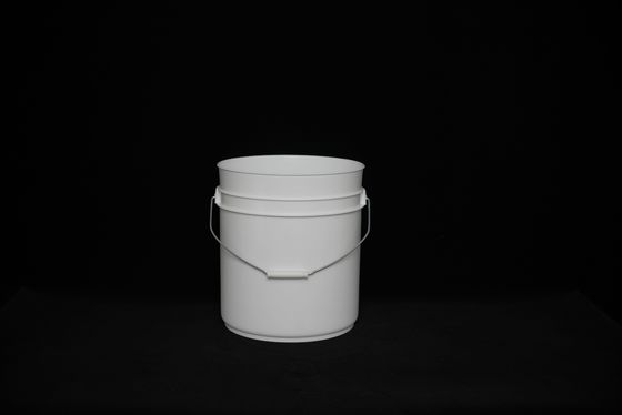 Putih Bulat 5 Gallon Plastik Ember Tahan UV Dengan Tutup Untuk Industri Pertanian Makanan Obat