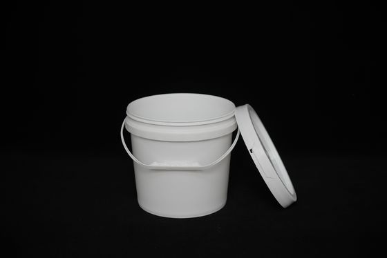 Ember plastik yang dapat digunakan kembali dengan tutup untuk penyimpanan makanan yang ramah lingkungan